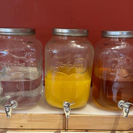Danhostel Odense City Exterior foto Mason jar beverage dispensers
