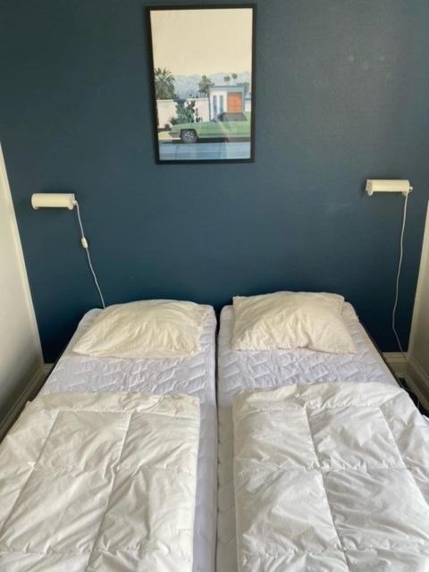 Danhostel Odense City Exterior foto A bed with two pillows