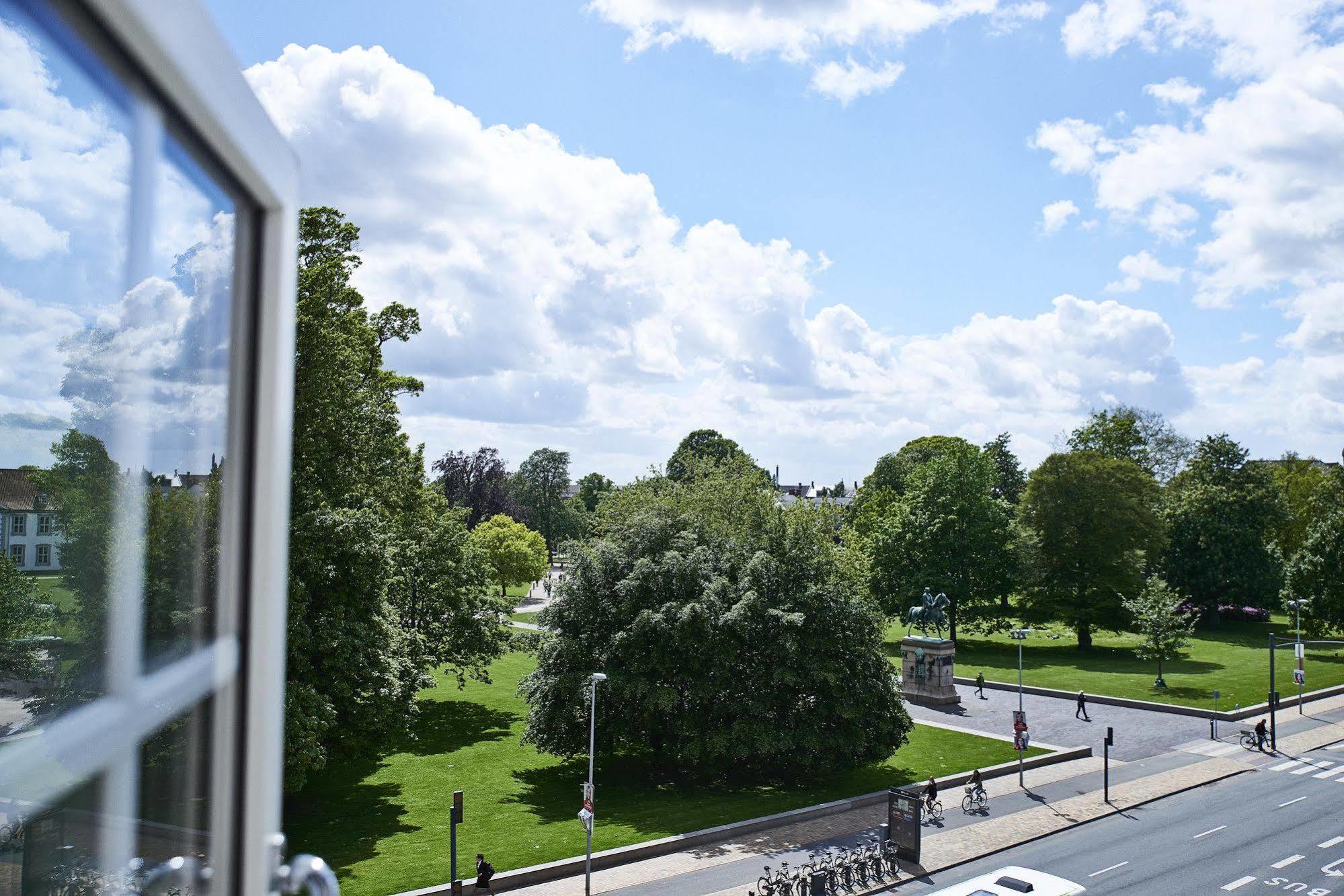 Danhostel Odense City Exterior foto View of the park from the hotel